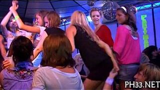 Plenty of ladies are engulfing dicks - porn video