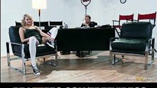 Flexible blond dancer Mia Malkova shows off her assets for a role - porn video