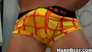 Muscular stud shows off his body before jerking off - porn video