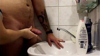 Helped with his morning boner - porn video